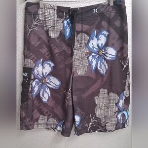 Hurley Men's Black and Blue Floral Shorts/Board Shorts  Size 34 P